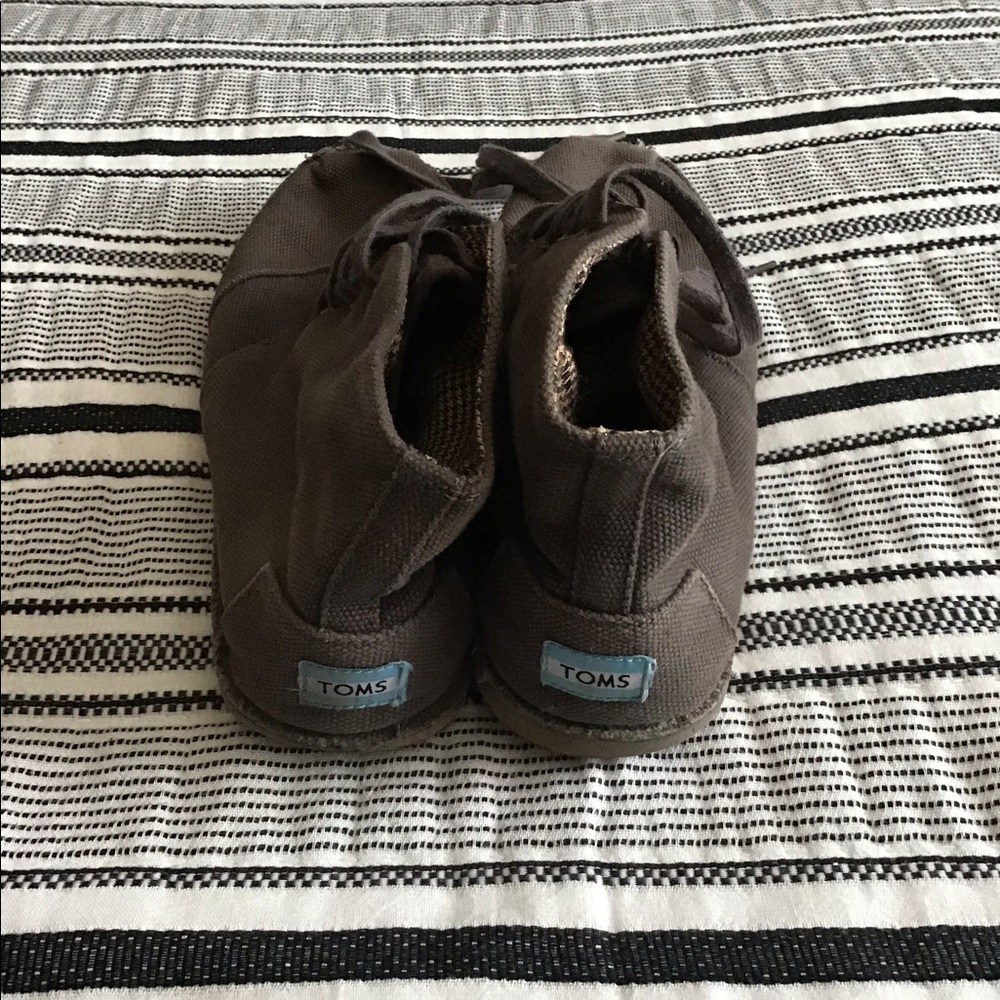 Men’s TOMS - Picture 2 of 3